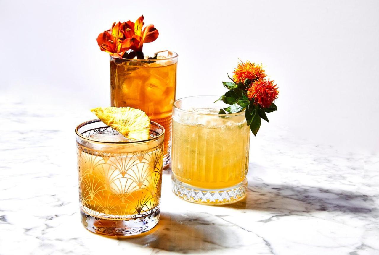 Abesq Doha Hotel And Residences, An Ihg Hotel Экстерьер фото Three Old Fashioned cocktails