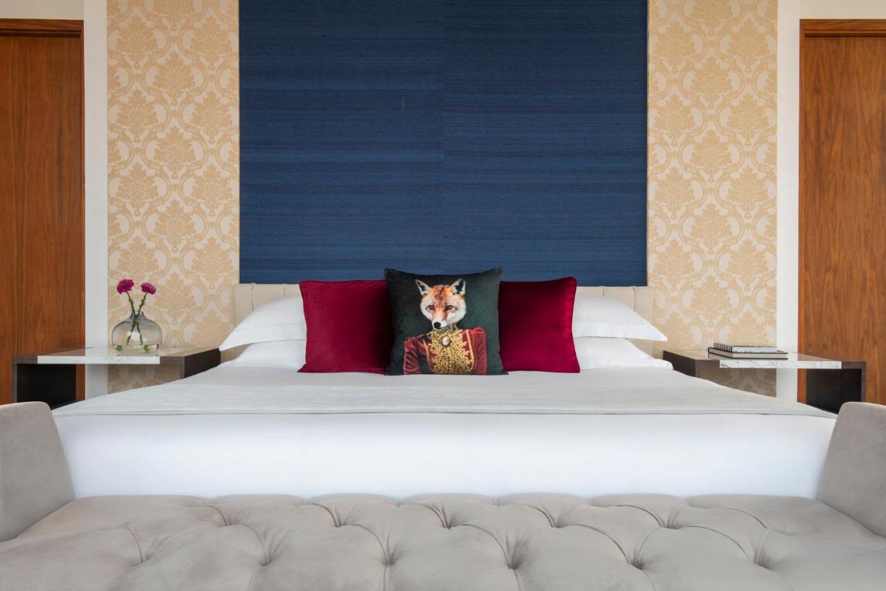 Abesq Doha Hotel And Residences, An Ihg Hotel Экстерьер фото A bedroom at the hotel