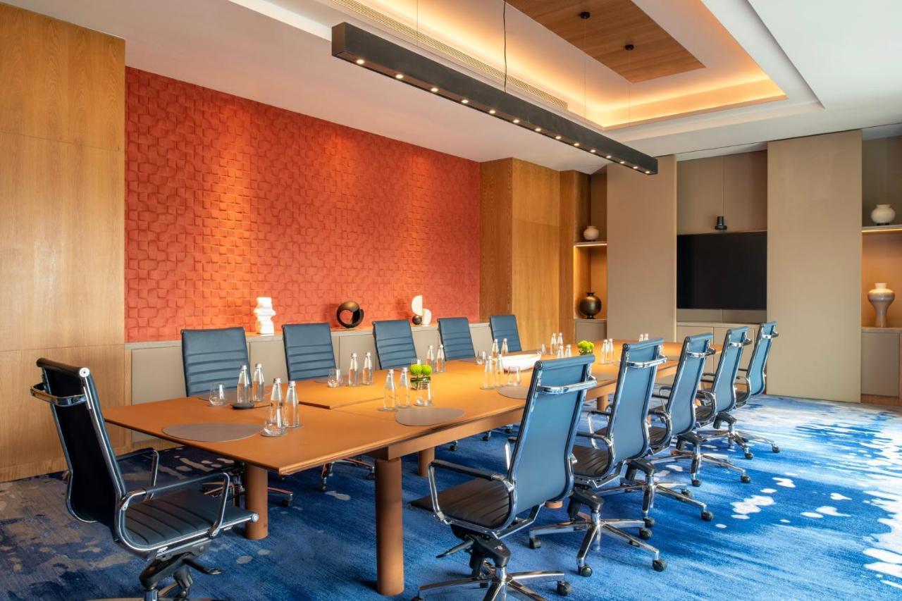 Abesq Doha Hotel And Residences, An Ihg Hotel Экстерьер фото Meeting room