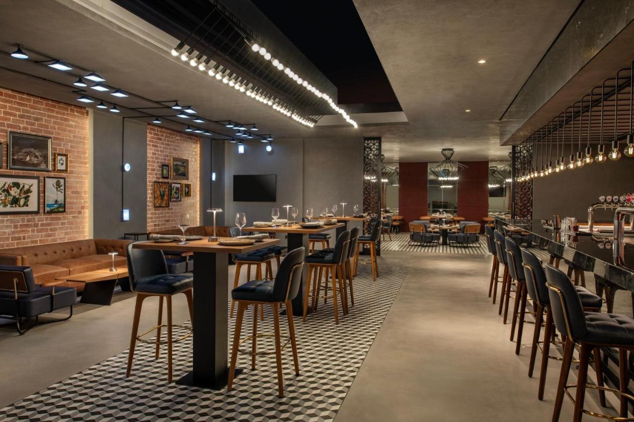 Abesq Doha Hotel And Residences, An Ihg Hotel Экстерьер фото The interior of the lounge
