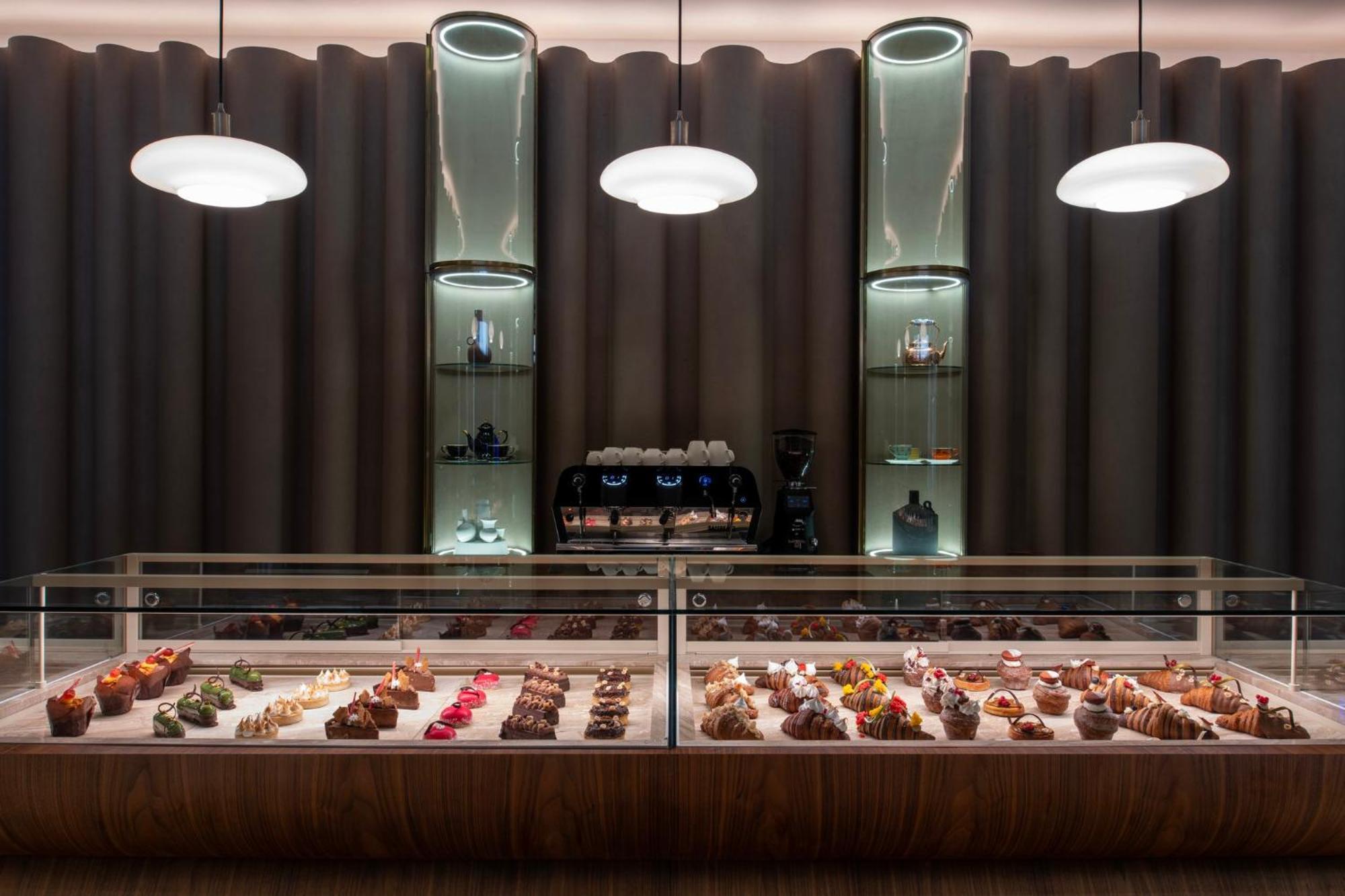 Abesq Doha Hotel And Residences, An Ihg Hotel Экстерьер фото The interior of the café