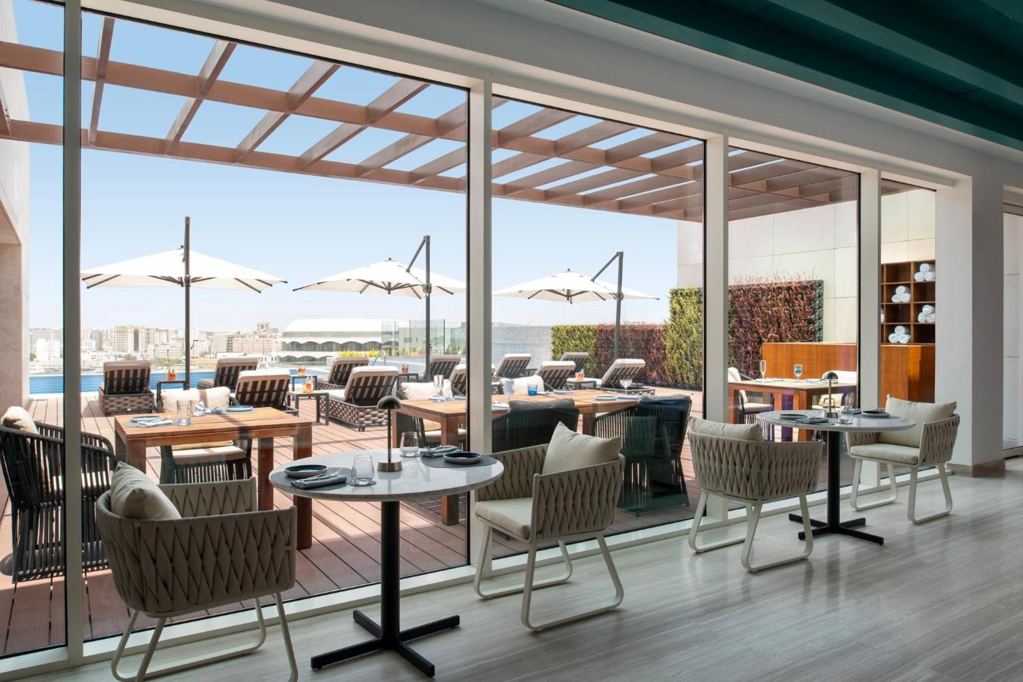Abesq Doha Hotel And Residences, An Ihg Hotel Экстерьер фото The Deck