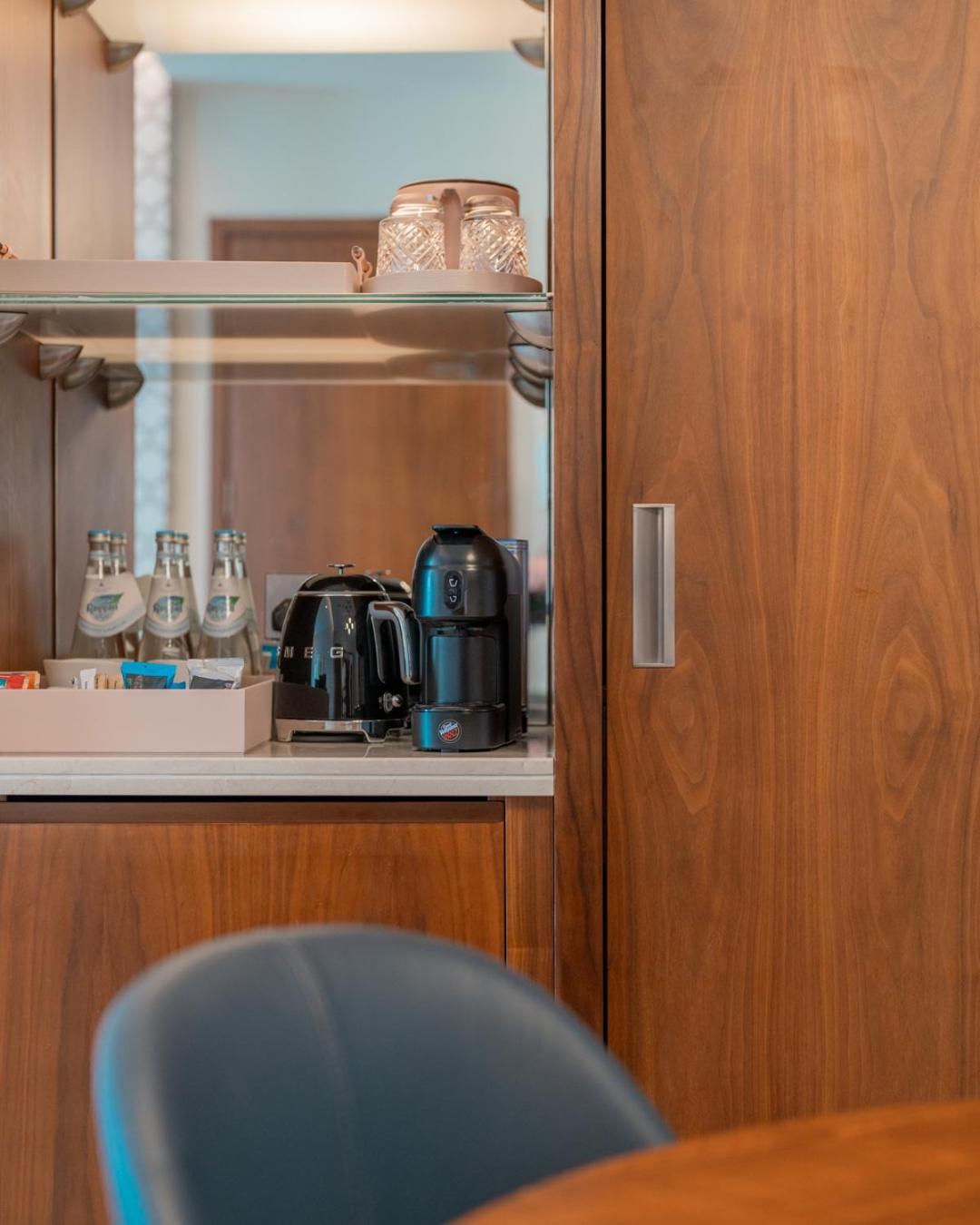 Abesq Doha Hotel And Residences, An Ihg Hotel Экстерьер фото A Nespresso machine on board a plane