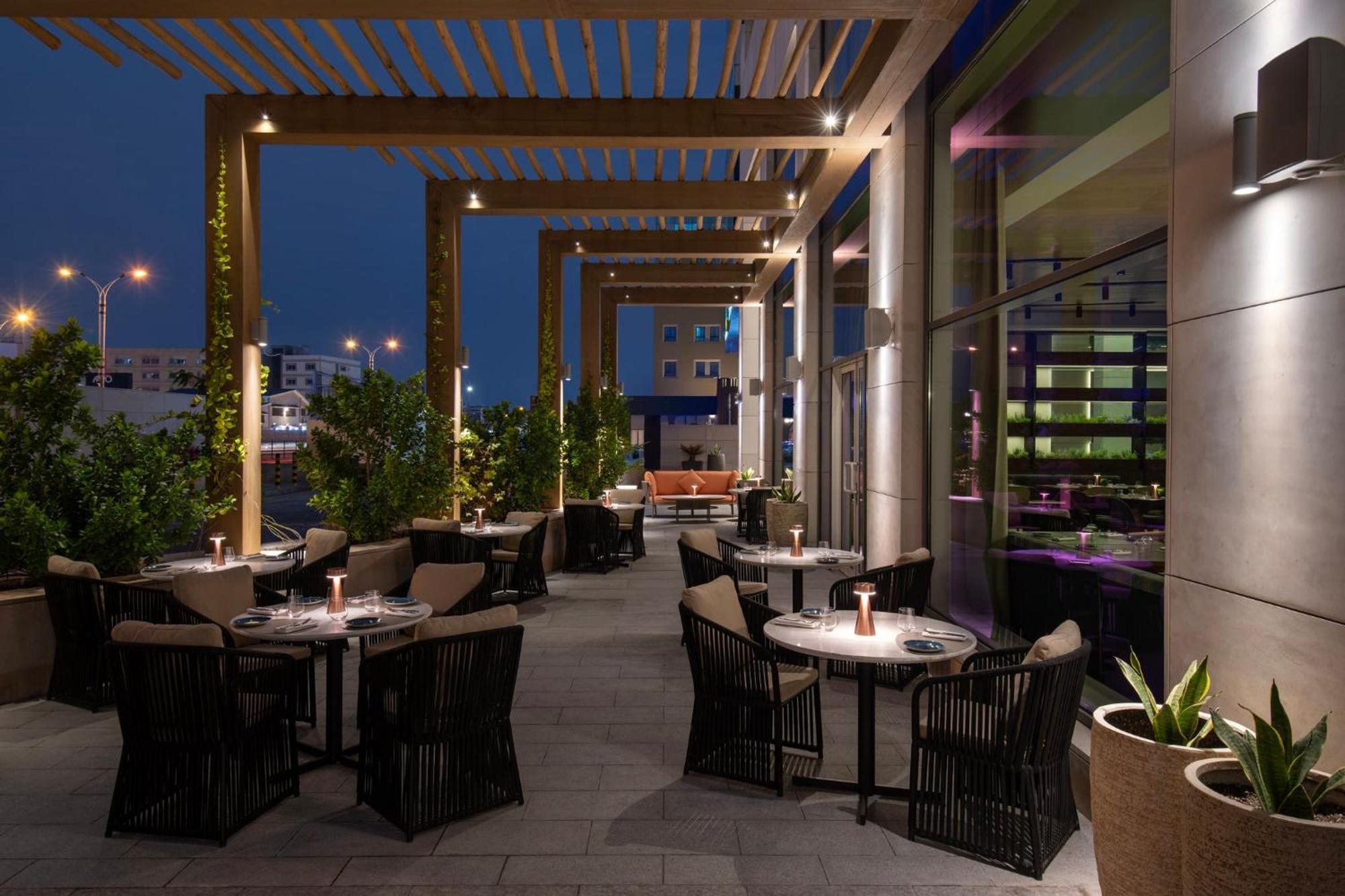 Abesq Doha Hotel And Residences, An Ihg Hotel Экстерьер фото The Terrace