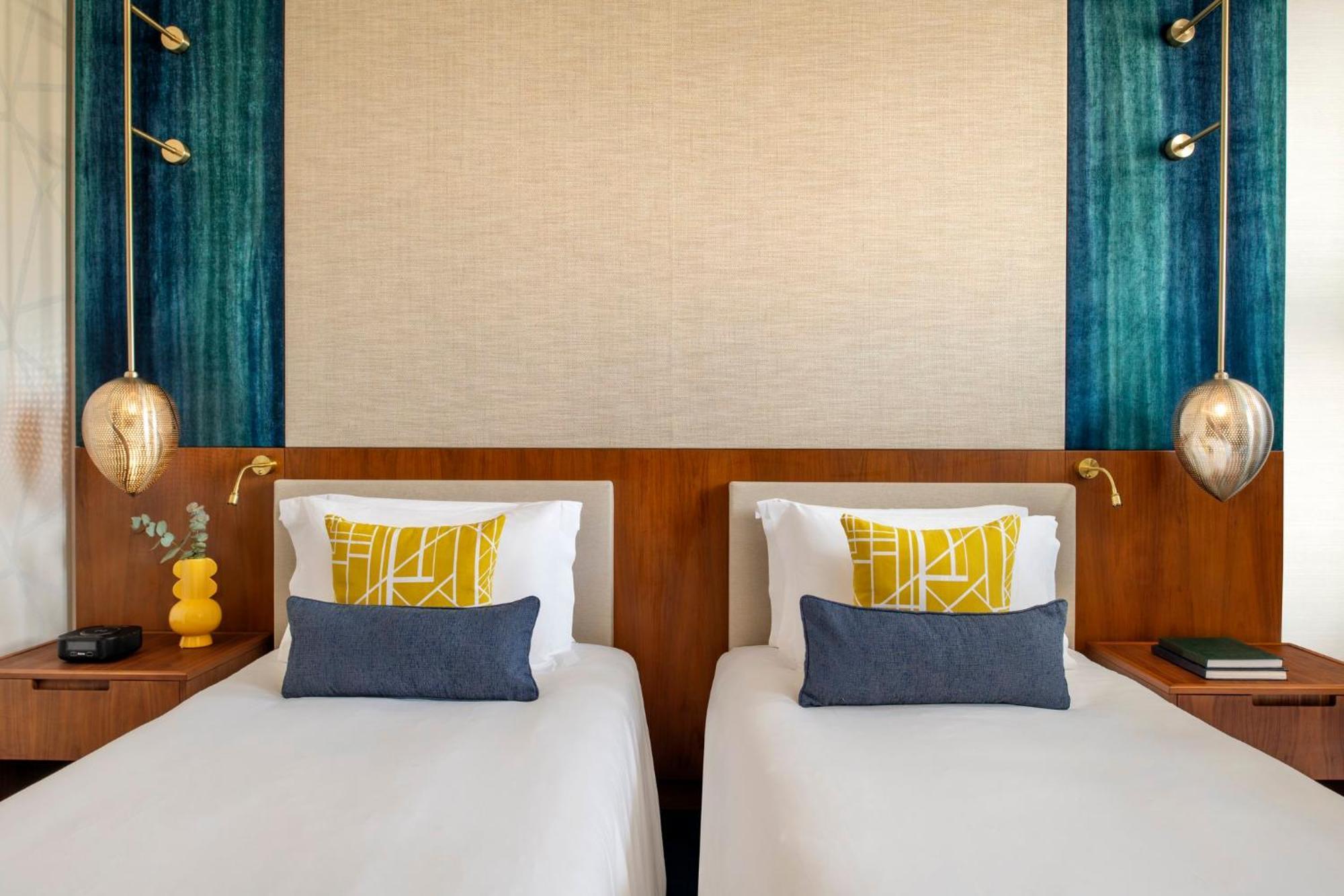 Abesq Doha Hotel And Residences, An Ihg Hotel Экстерьер фото Deluxe Room